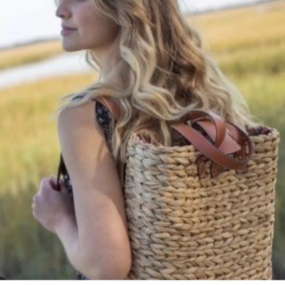 Tan Woven straw Tote Bag - Picture 1 of 6
